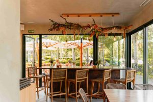 restaurante con barra