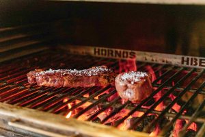 restaurante con parrilla